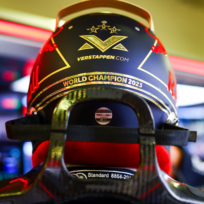 1:2 World Champion 2023 Helm Max Verstappen image